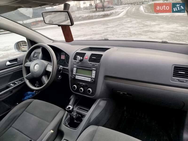 Хетчбек Volkswagen Golf 2005 в Ковелі