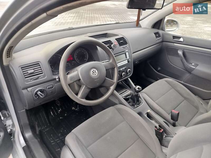 Хетчбек Volkswagen Golf 2005 в Ковелі