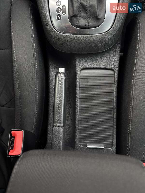 Хетчбек Volkswagen Golf 2010 в Ужгороді