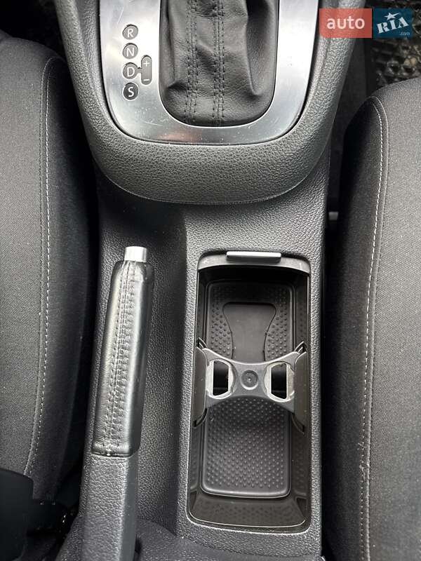 Хетчбек Volkswagen Golf 2010 в Ужгороді