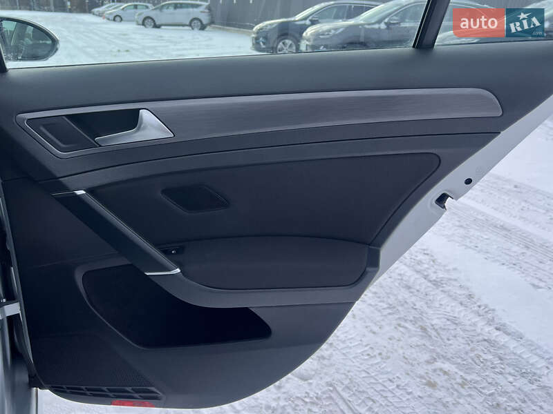 Универсал Volkswagen Golf 2019 в Луцке