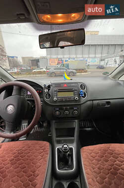 Хетчбек Volkswagen Golf 2005 в Харкові