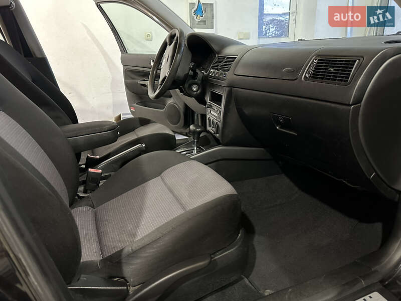 Хэтчбек Volkswagen Golf 2003 в Бучаче