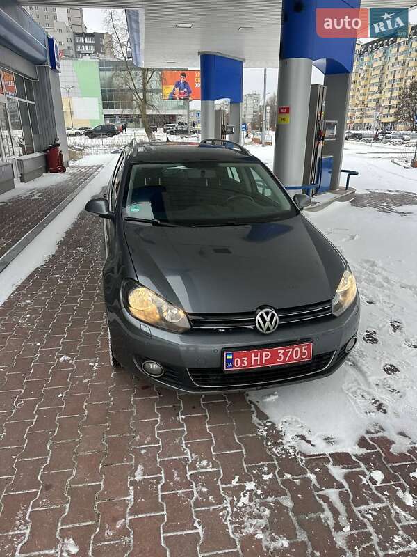 Універсал Volkswagen Golf 2010 в Сумах