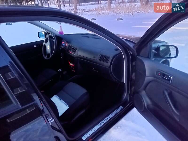 Хетчбек Volkswagen Golf 2003 в Тернополі
