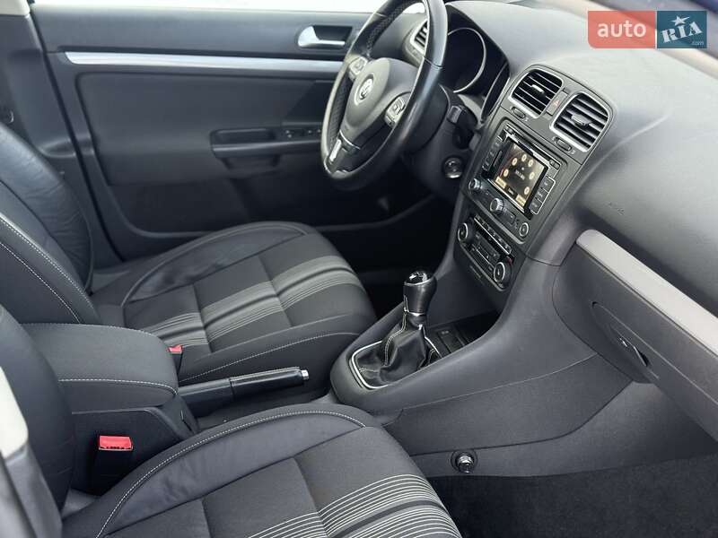 Универсал Volkswagen Golf 2012 в Сарнах