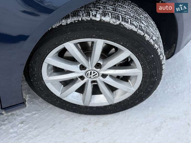 Универсал Volkswagen Golf 2012 в Сарнах