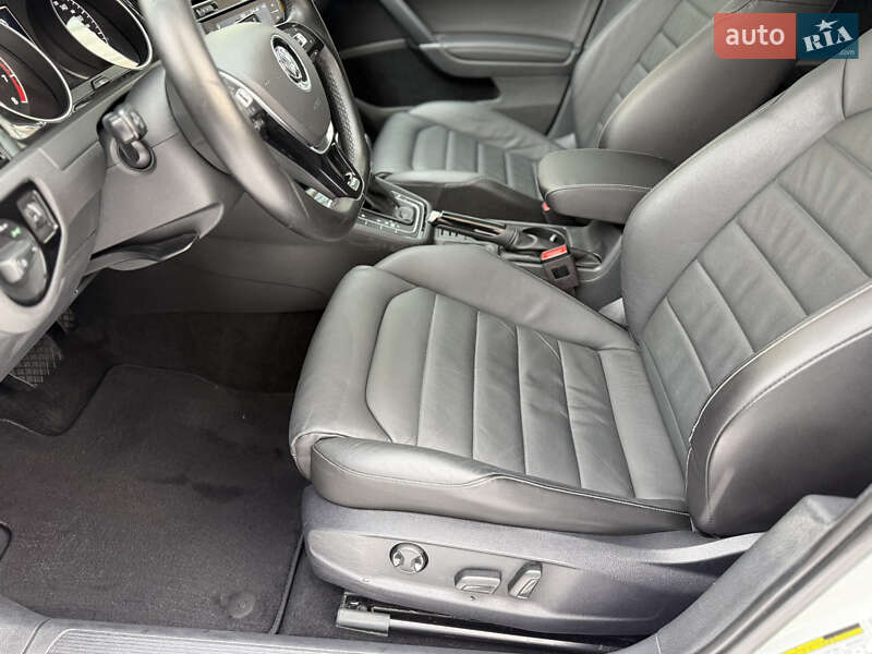 Хетчбек Volkswagen Golf 2018 в Києві