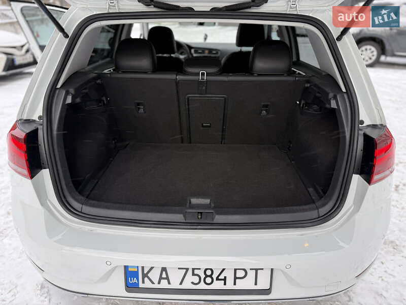 Хетчбек Volkswagen Golf 2018 в Києві