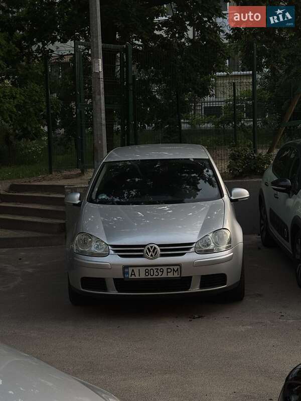 Хэтчбек Volkswagen Golf 2005 в Вышгороде