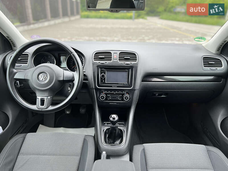 Хэтчбек Volkswagen Golf 2009 в Староконстантинове