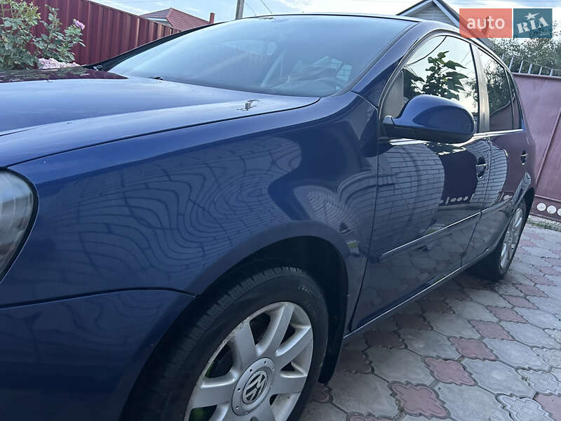 Хетчбек Volkswagen Golf 2004 в Гайсину