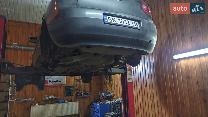 Хетчбек Volkswagen Golf 2004 в Рівному