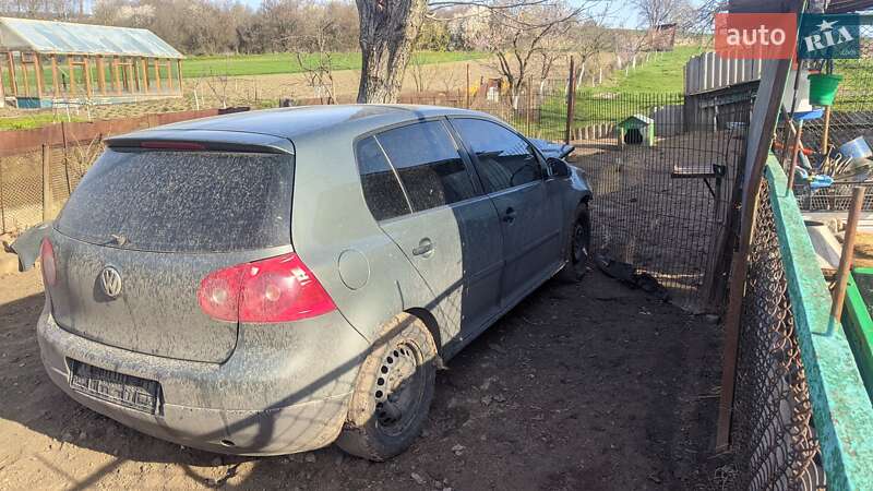 Хетчбек Volkswagen Golf 2004 в Рівному