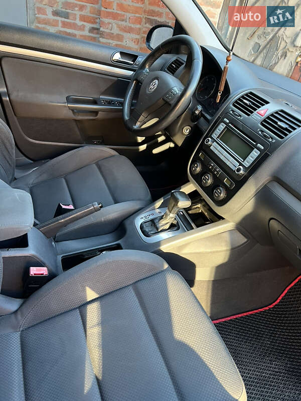 Хэтчбек Volkswagen Golf 2004 в Полтаве