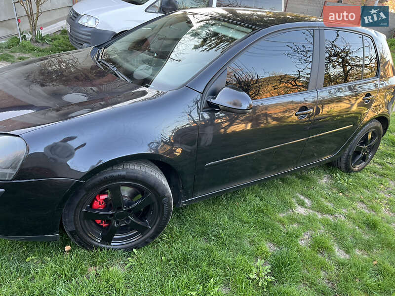Хэтчбек Volkswagen Golf 2004 в Полтаве