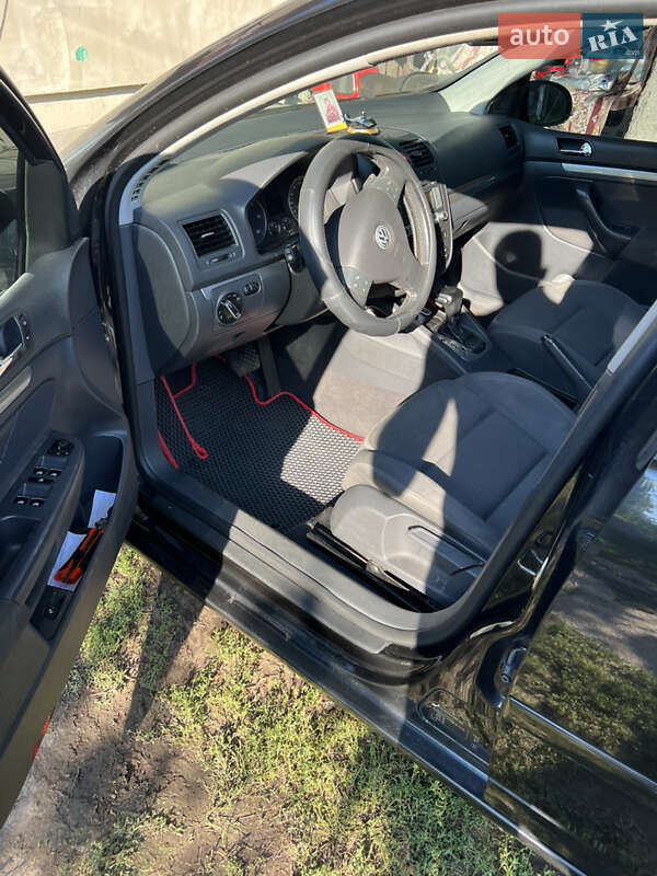 Хэтчбек Volkswagen Golf 2004 в Полтаве