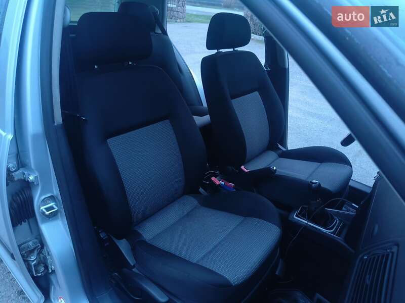 Хетчбек Volkswagen Golf 2002 в Знам'янці