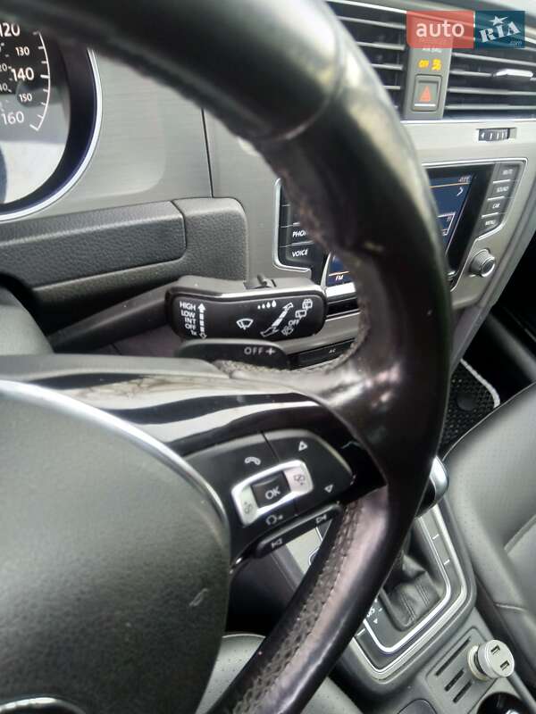 Хэтчбек Volkswagen Golf 2015 в Новоднестровске