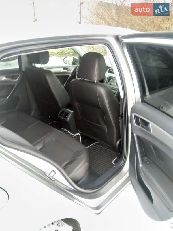 Хэтчбек Volkswagen Golf 2015 в Новоднестровске