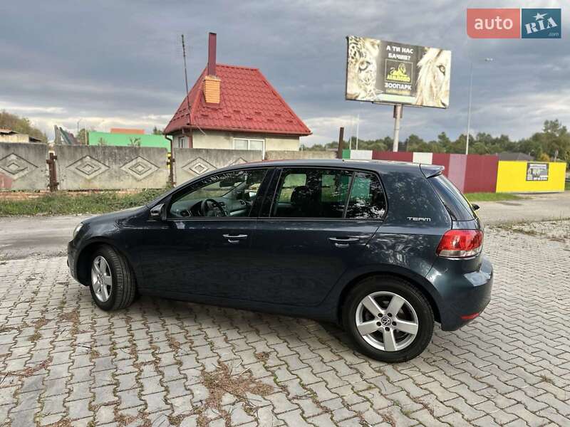 Хетчбек Volkswagen Golf 2011 в Стрию