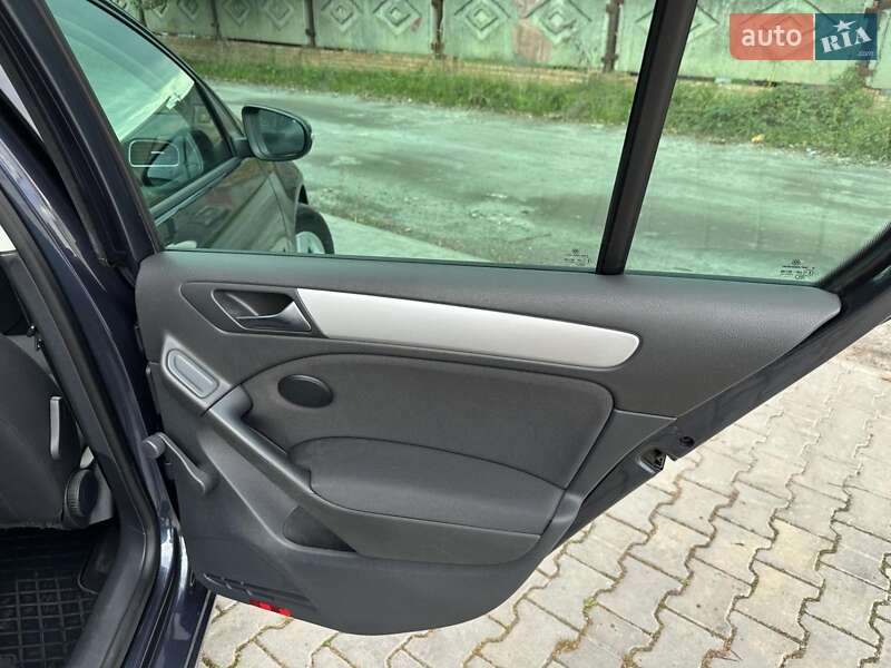 Хетчбек Volkswagen Golf 2011 в Стрию