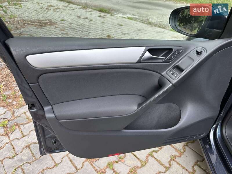 Хетчбек Volkswagen Golf 2011 в Стрию