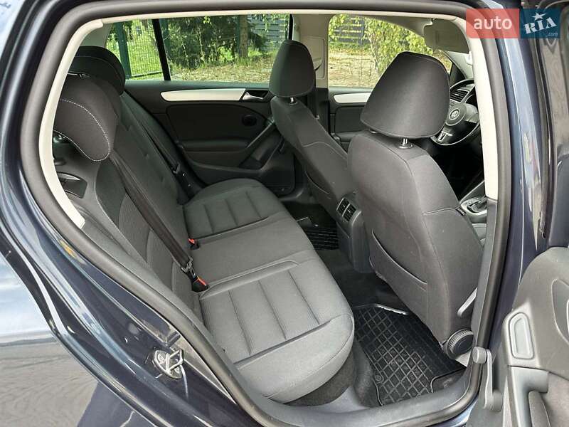 Хетчбек Volkswagen Golf 2011 в Стрию