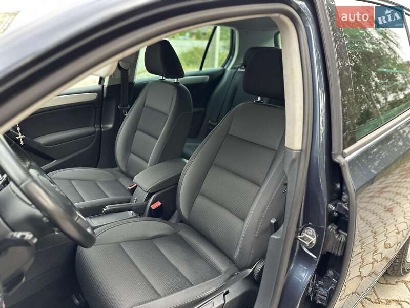 Хетчбек Volkswagen Golf 2011 в Стрию