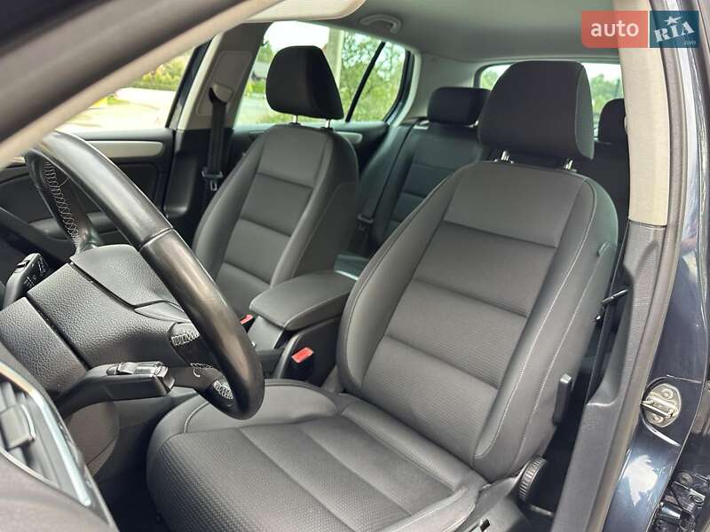 Хетчбек Volkswagen Golf 2011 в Стрию