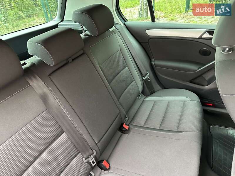 Хетчбек Volkswagen Golf 2011 в Стрию