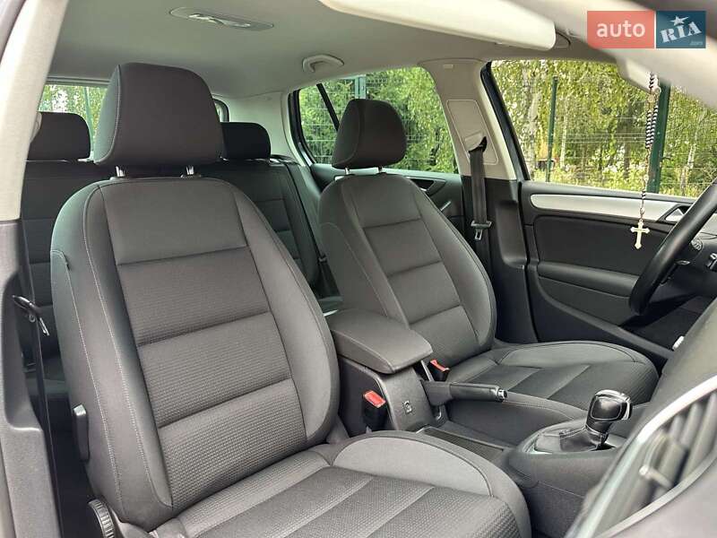 Хетчбек Volkswagen Golf 2011 в Стрию