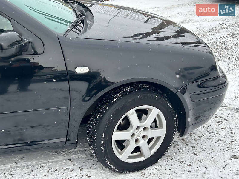 Хетчбек Volkswagen Golf 2000 в Стрию