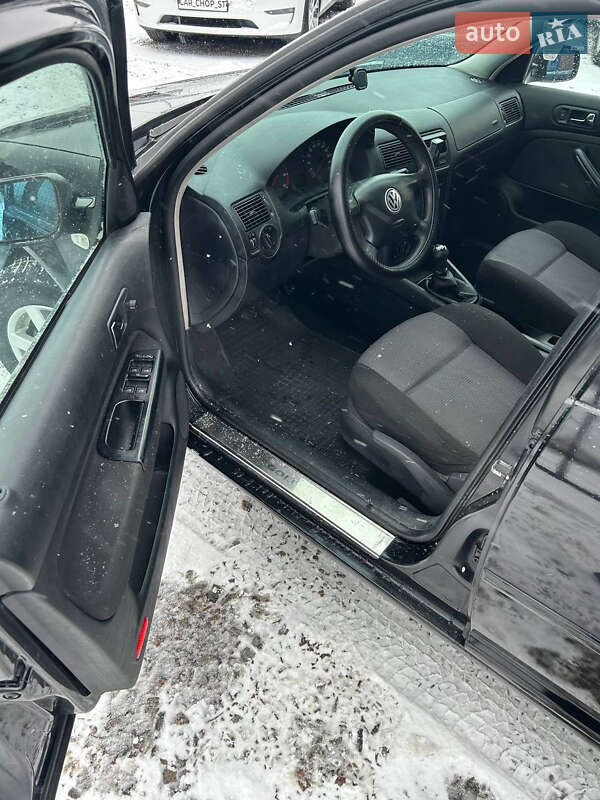 Хетчбек Volkswagen Golf 2000 в Стрию