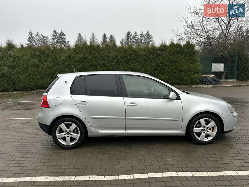 Хетчбек Volkswagen Golf 2006 в Луцьку