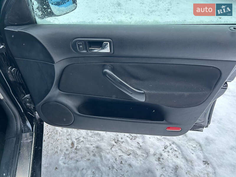 Хетчбек Volkswagen Golf 2000 в Стрию