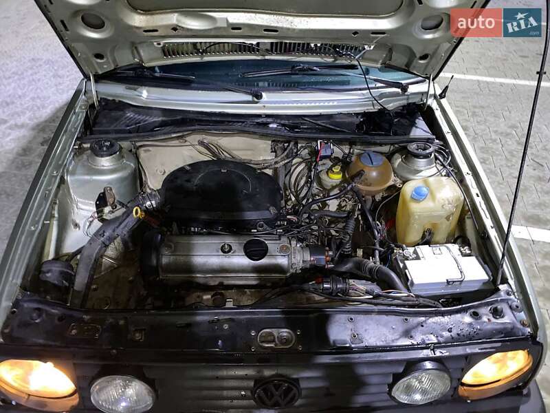 Хэтчбек Volkswagen Golf 1985 в Мостиске