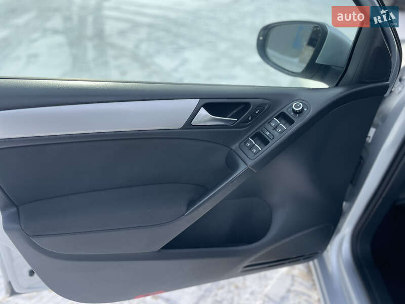 Хэтчбек Volkswagen Golf 2009 в Хмельницком