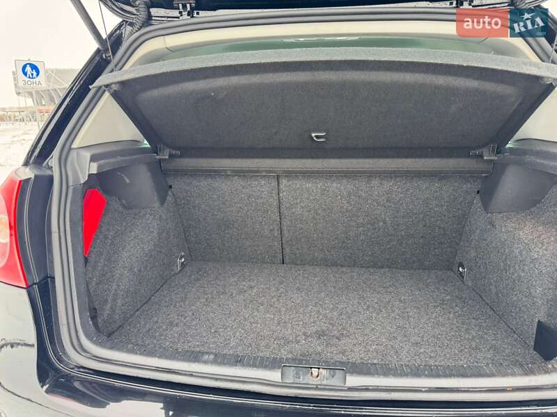 Хетчбек Volkswagen Golf 2008 в Львові