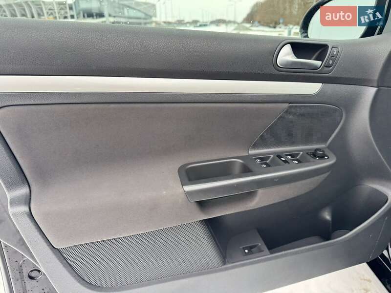 Хетчбек Volkswagen Golf 2008 в Львові