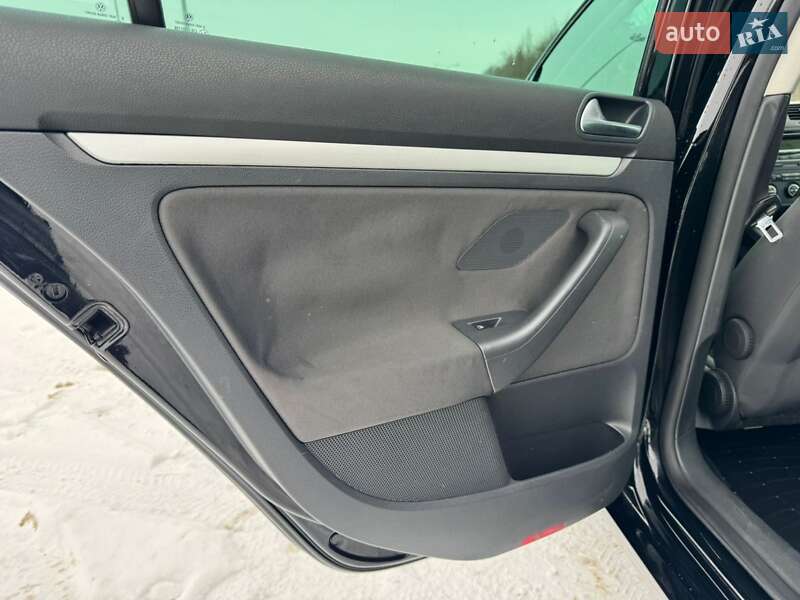 Хетчбек Volkswagen Golf 2008 в Львові