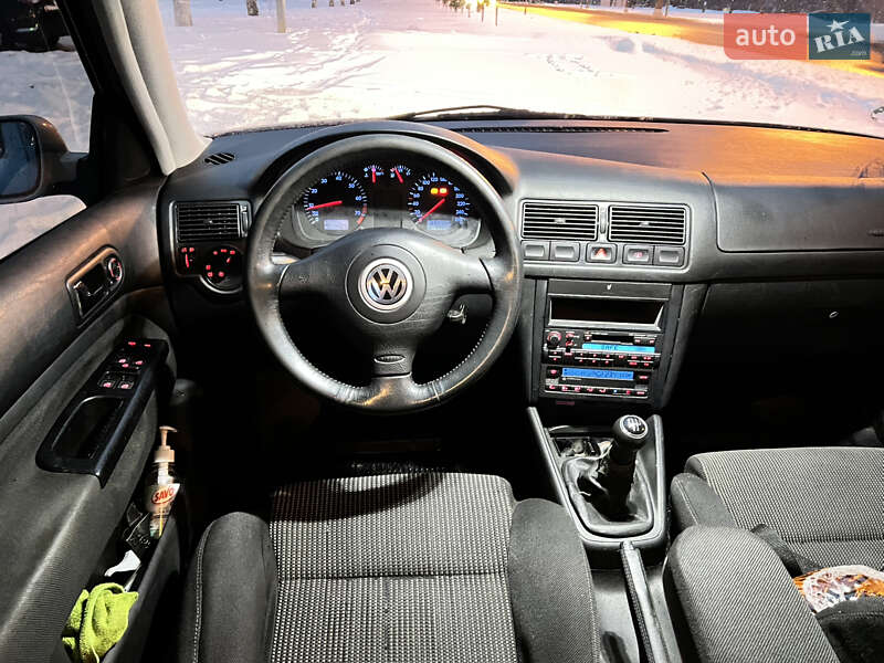 Хэтчбек Volkswagen Golf 1998 в Харькове