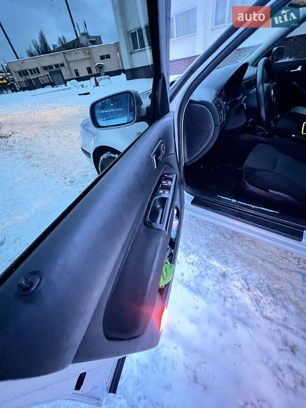 Хэтчбек Volkswagen Golf 1998 в Харькове