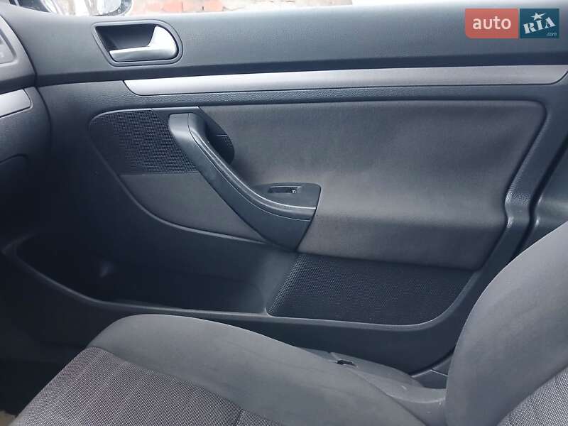 Хетчбек Volkswagen Golf 2006 в Тернополі