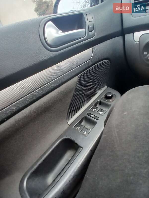 Хетчбек Volkswagen Golf 2006 в Тернополі