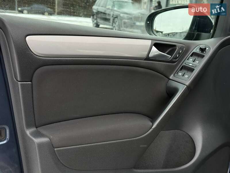 Хетчбек Volkswagen Golf 2010 в Вінниці