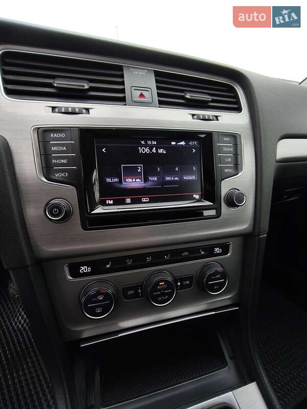 Універсал Volkswagen Golf 2014 в Львові