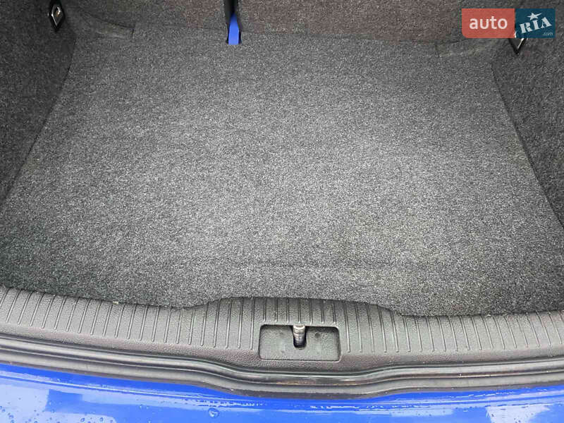 Хэтчбек Volkswagen Golf 2001 в Борщеве