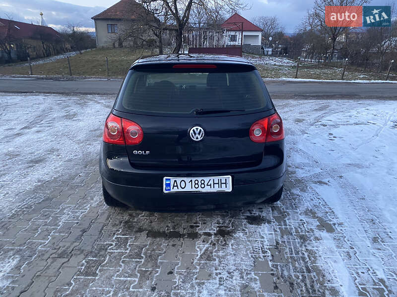 Хэтчбек Volkswagen Golf 2004 в Иршаве