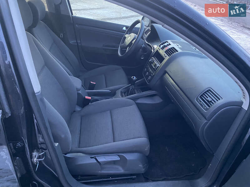 Хэтчбек Volkswagen Golf 2004 в Иршаве